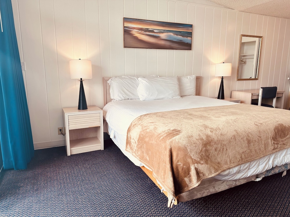 Foghorn Harbor Inn - photo 16