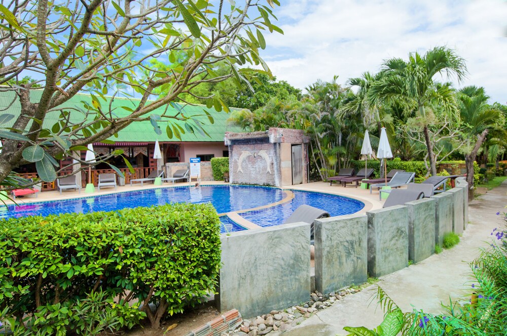 Lanta Riviera Resort SHA Plus