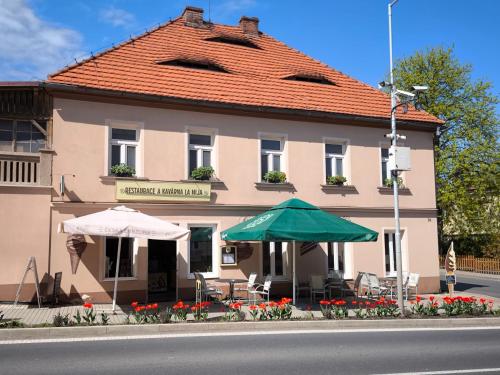Penzion LaMija Jesenice u Rakovníka — hotel in Rakovnik