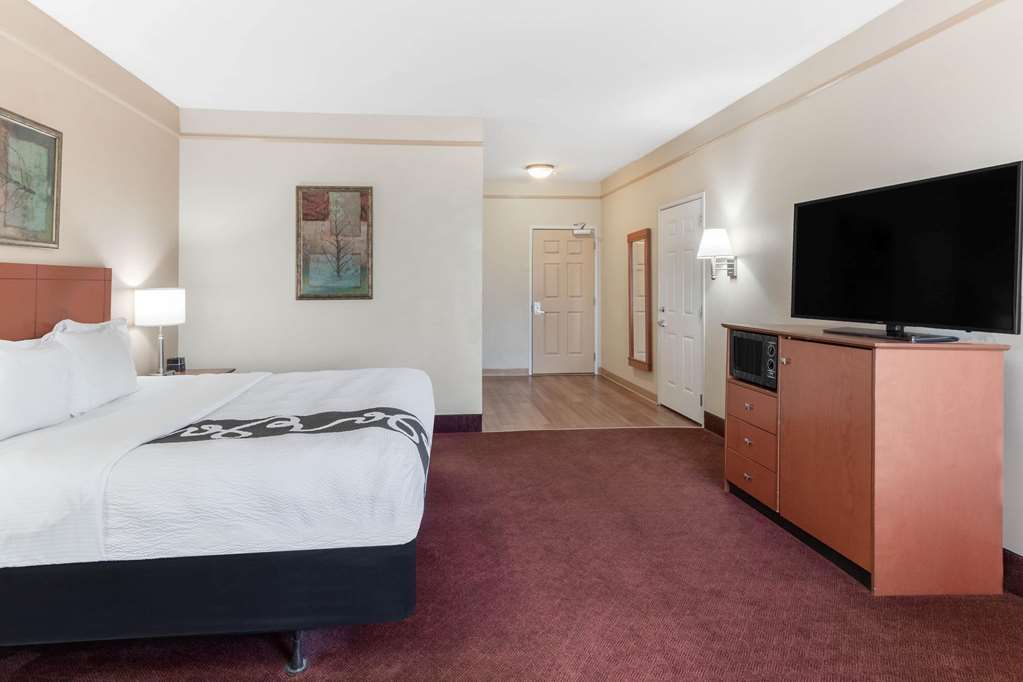 La Quinta Inn & Suites by Wyndham Hobbs - photo 11
