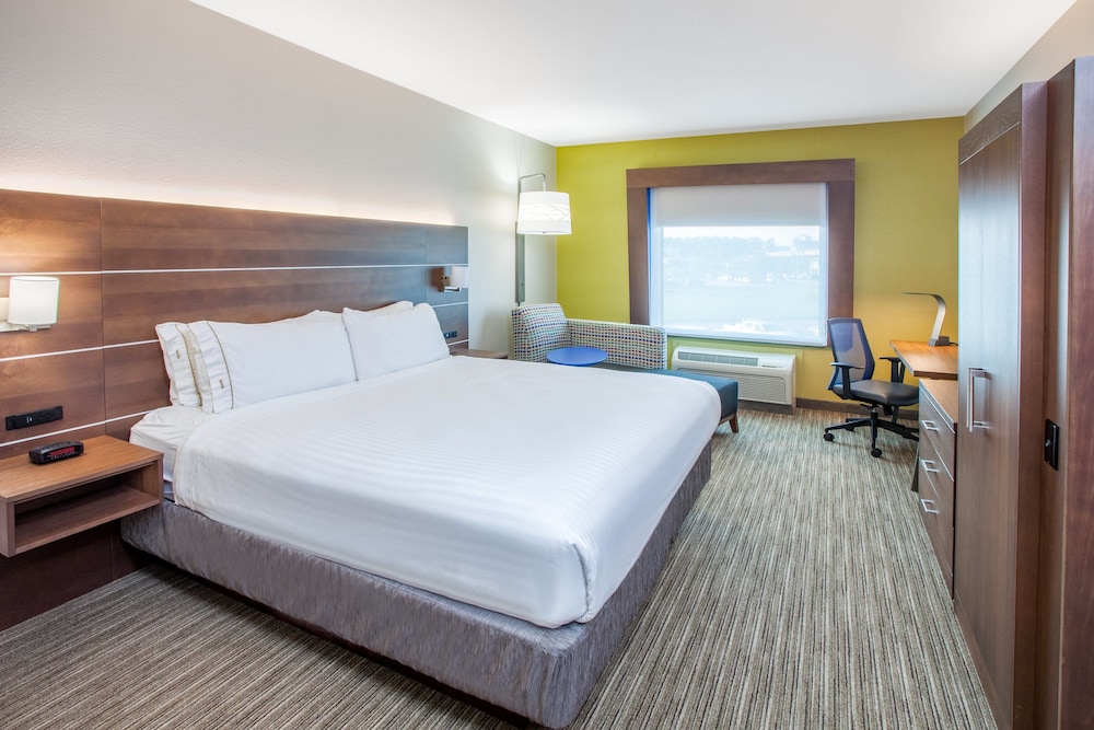 Holiday Inn Express & Suites Texarkana by IHG - photo 23
