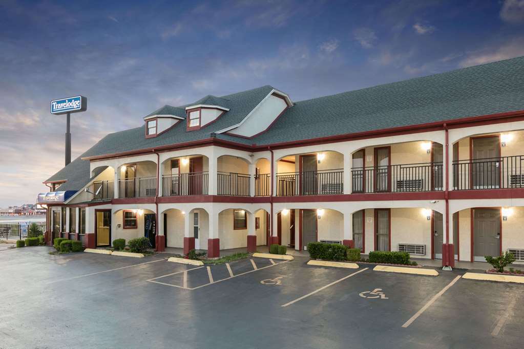 Travelodge Inn & Suites by Wyndham Norman - featured photo