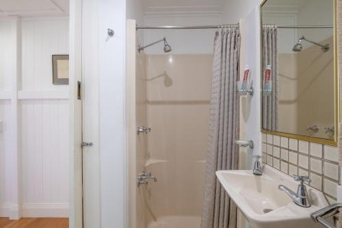 Central Cottage — 4-Star Luxury Hotel in Brisbane, Australia