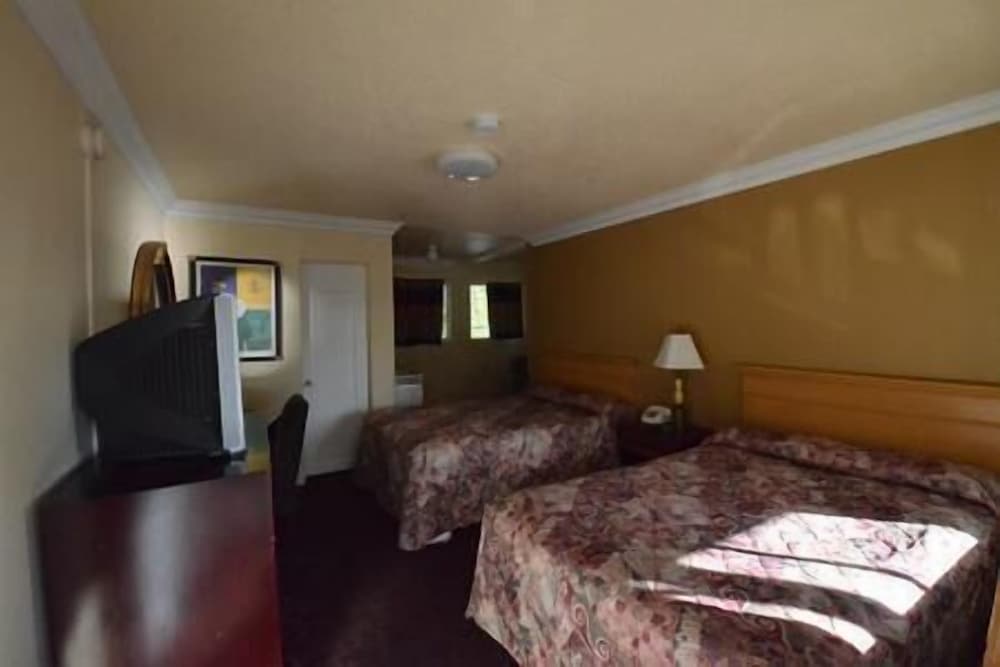 Lamplighter Motel - photo 15