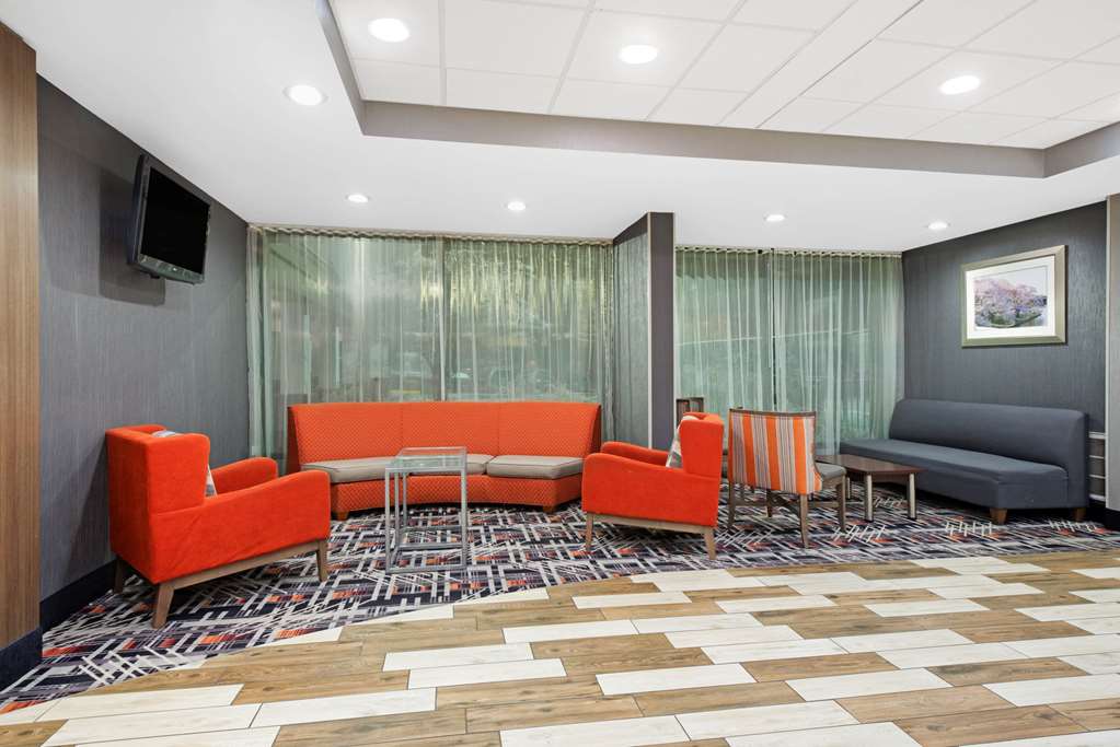 La Quinta Inn & Suites by Wyndham DC Metro Capital Beltway - photo 19