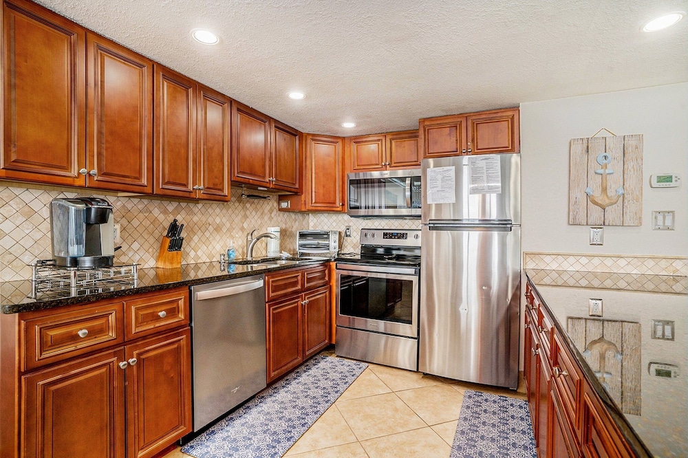 1004 Waters Edge Resort 1 Bedroom Condo by RedAwning - photo 4