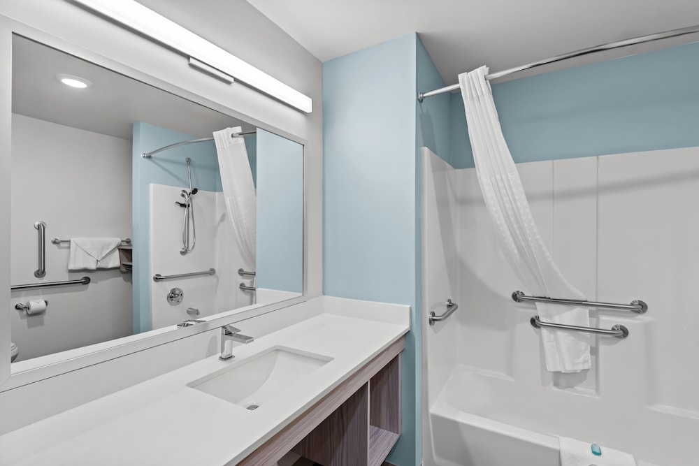 WoodSpring Suites Coralville Iowa City - photo 18