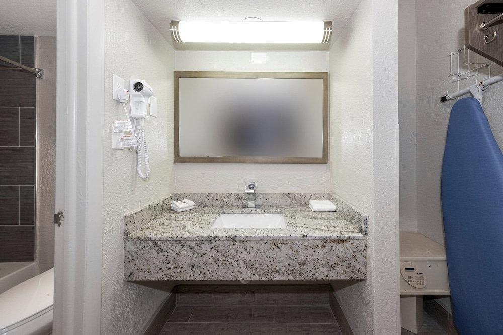 Red Roof Inn Petersburg Fort Lee - photo 33