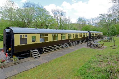 Carriage 1 Coalport Station Holidays — 4-Star Luxury Hotel in Telford, United Kingdom