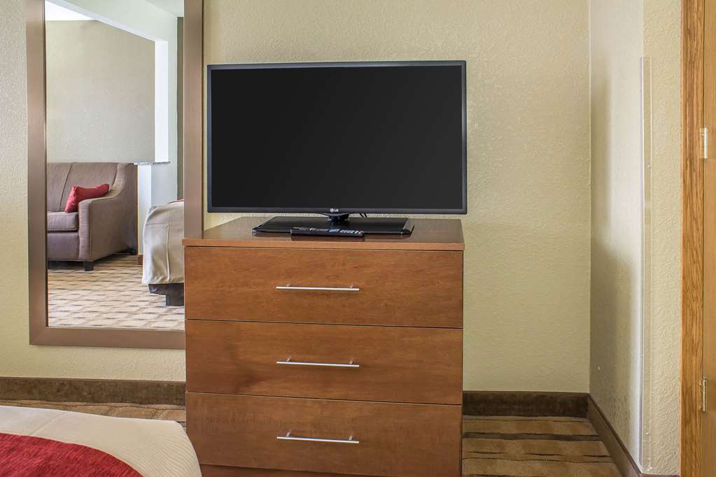 Comfort Inn & Suites Cedar Rapids North Collins Road - photo 26