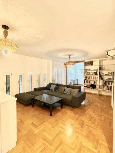 Appartamento nel verde fronte ospedale San Pietro Sant'Andrea — 4-Star Luxury Hotel in Rome, Italy