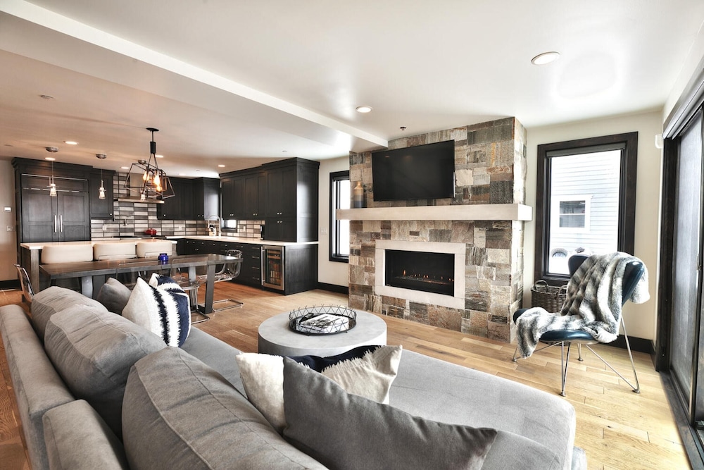 Pinetree by Avantstay Modern Park City Getaway w Patio & Balcony - photo 15