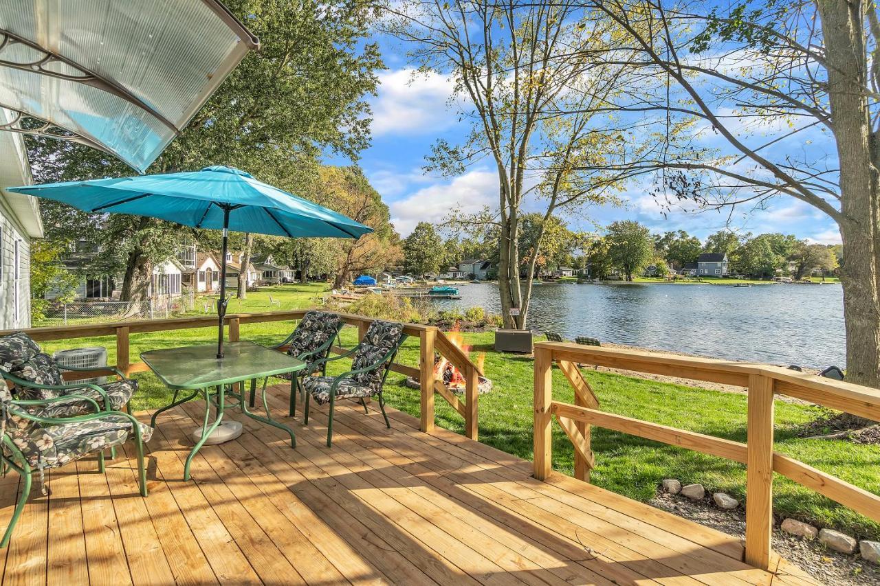 Hidden LakeFront New Build Private Beach Fast WiFi in Brighton, United States