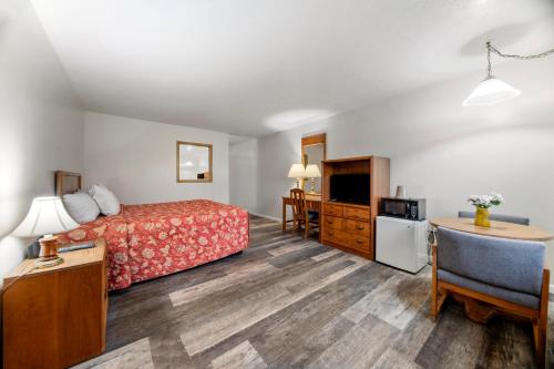 Executive Inn Cass City - photo 23