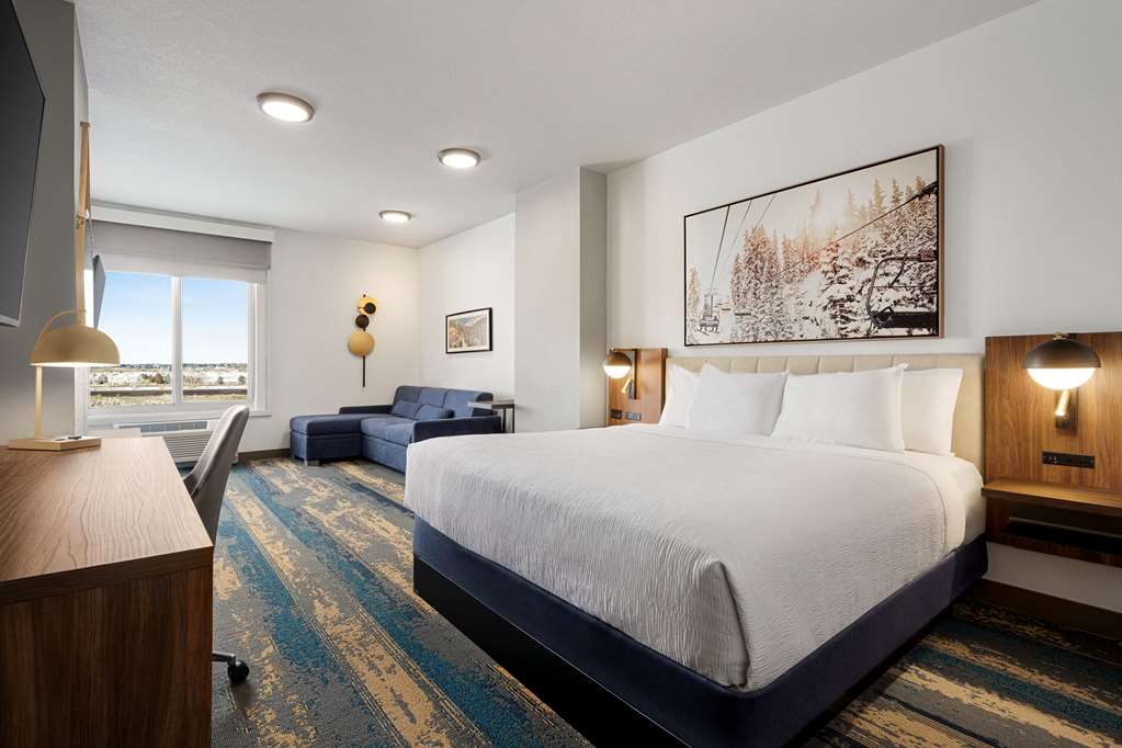 La Quinta Inn & Suites by Wyndham Denver Parker - photo 41