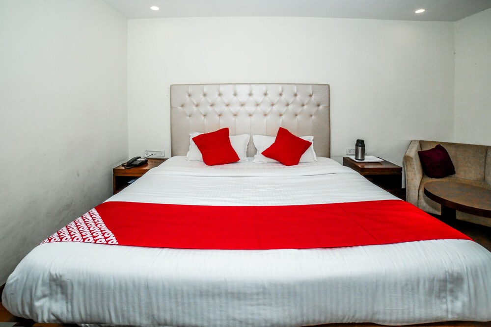 Oyo 3823 Marigold Club — Gwalior