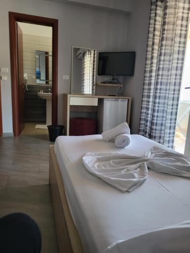 Augustus Hotel — Himare — photo 5