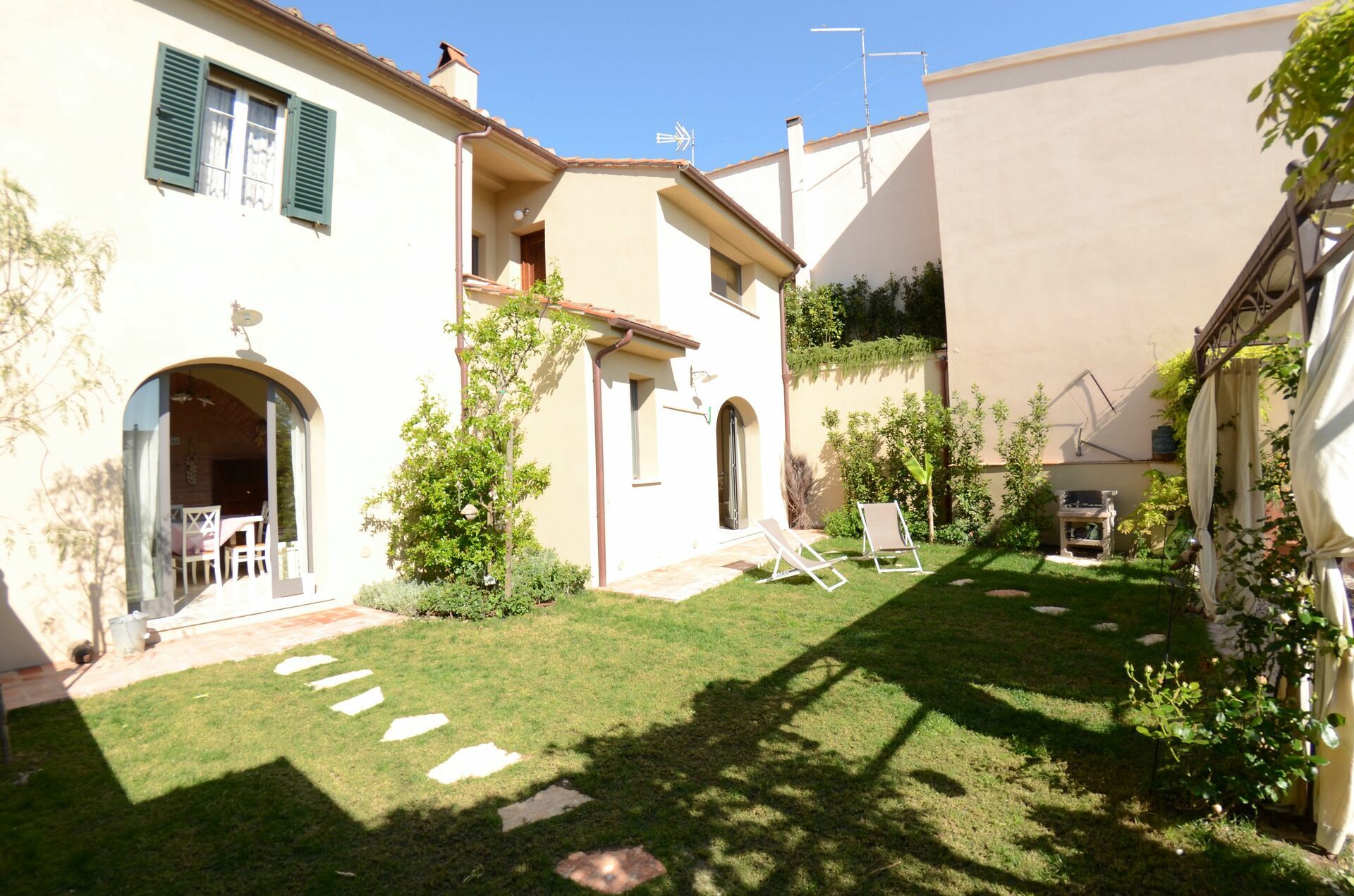 Al Colle Di Lari — 4-Star Luxury Hotel in Lari, Italy