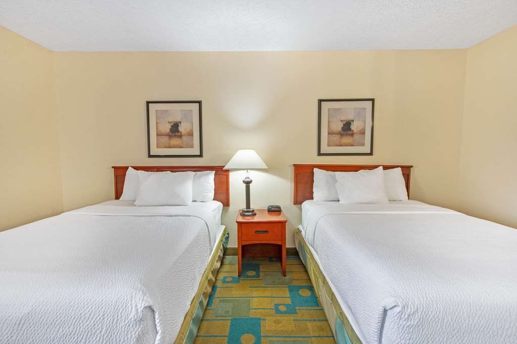 La Quinta Inn & Suites by Wyndham Albuquerque Journal Ctr NW - photo 25