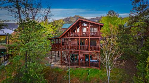 Running Bear Near PF Hot Tub Game Room Theater and Stunning Views — 4-Star Luxury Hotel in Sevierville, United States