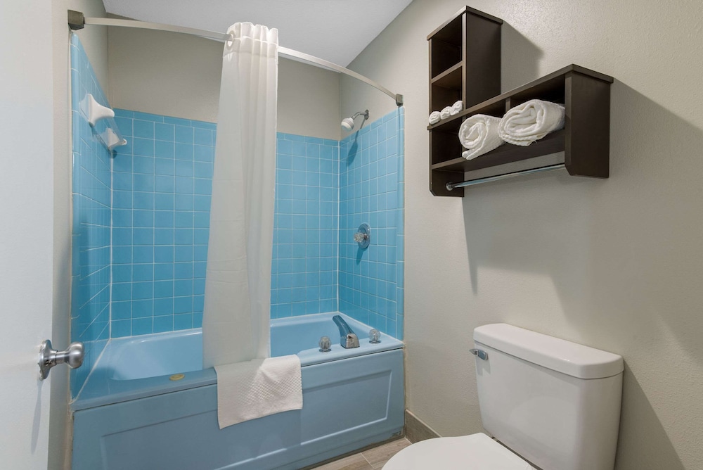 Econo Lodge Cheraw Market Street - photo 18