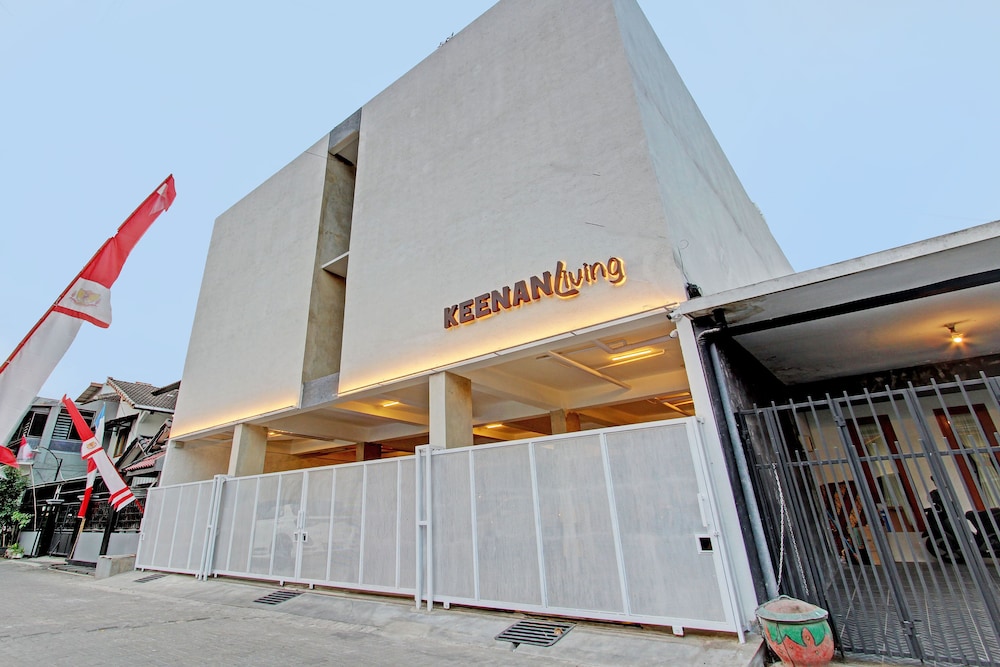 Super OYO Capital O 92987 Keenan Living Perumnas in Depok, Indonesia