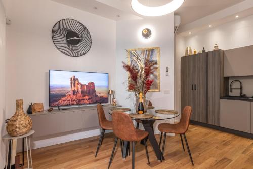Palazzo Cavour 34 Luxury Suite Cardo — 4-Star Luxury Hotel in Pavia, Italy