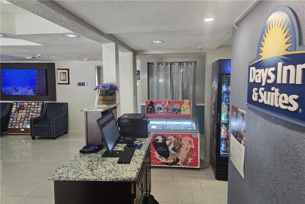 Days Inn & Suites by Wyndham Tampa Raymond James Stadium - photo 13