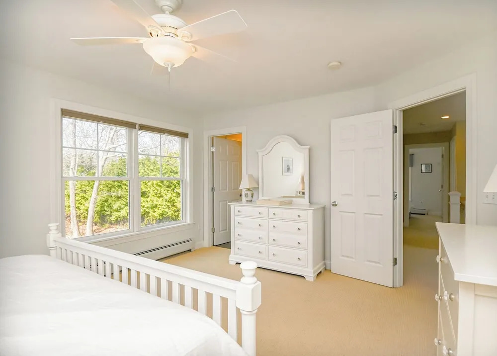 Stunning 5 Bdr Walk to York Harbor Beach in York, United States