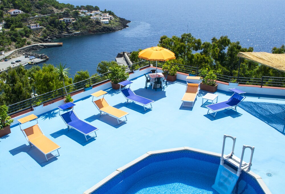 Le Terrazze sul mare — 4-Star Luxury Hotel in Ustica, Italy