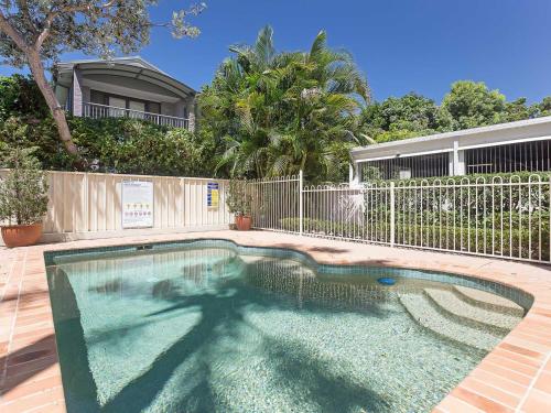 Seashells 221 23 Magnus Street Unit with Air con complex lift and pool close to town — 4-Star Luxury Hotel in Hawks Nest, Australia