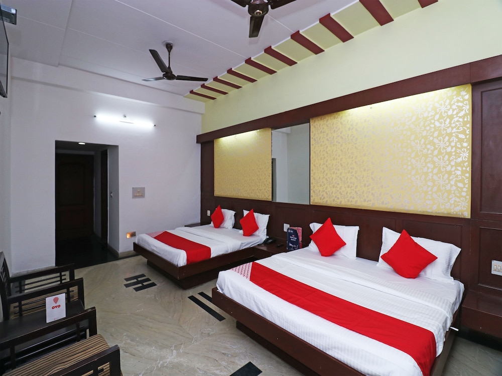 Hotel Grand Melrose by OYO Rooms in Aligarh, India