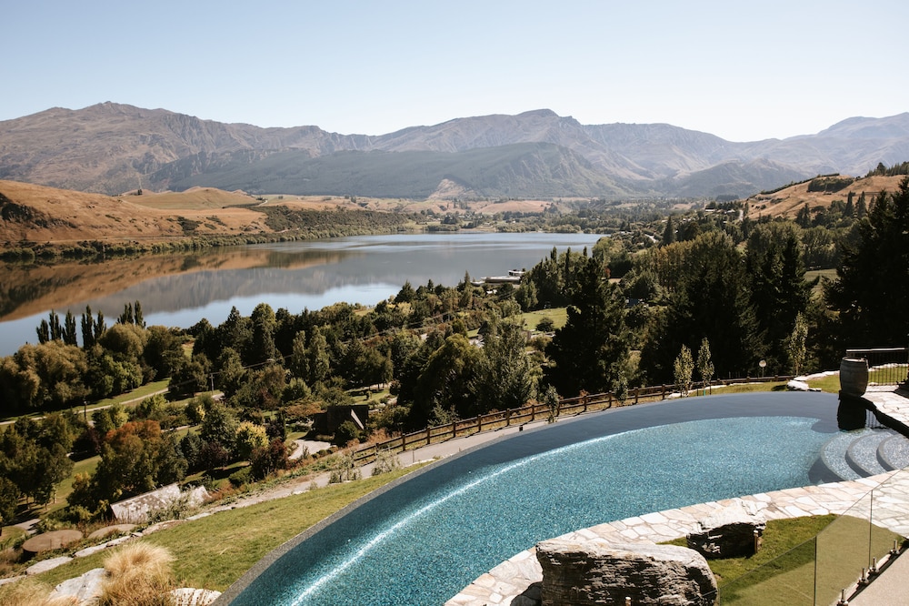 Stoneridge Estate — 5-Star Luxury Hotel in Queenstown, New Zealand