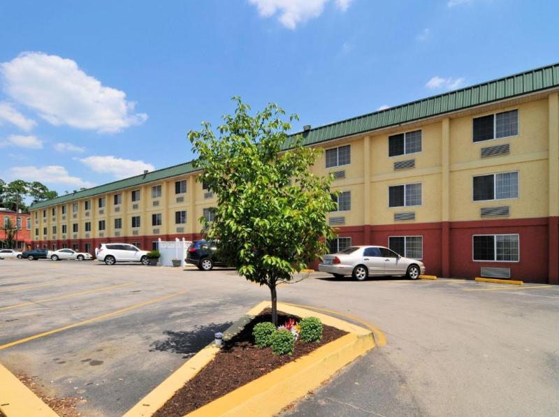 Quality Inn & Suites Morgantown University Area - photo 2