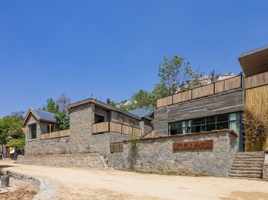 Yimeng Shanshe Holiday Hotel in Pingyi, People's Republic of China