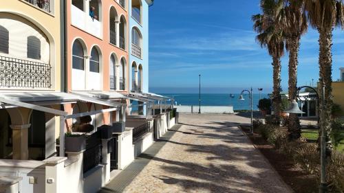 Porto Recanati meraviglioso trilocale sul mare P018 — 4-Star Luxury Hotel in Porto Recanati, Italy