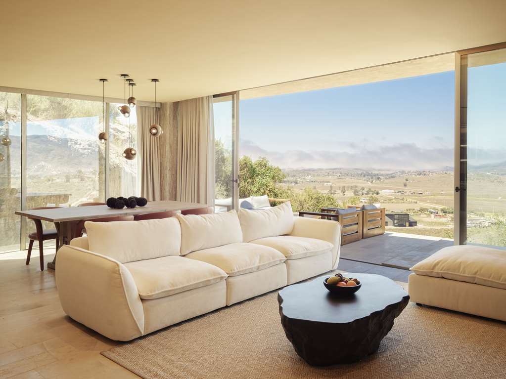 Winemaker's Tree-Bedroom Villa Living Room