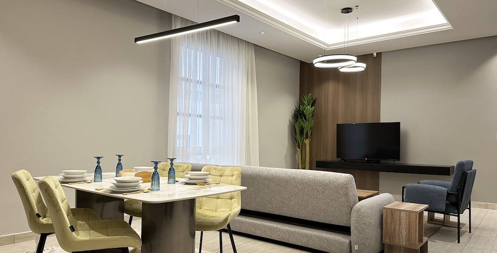 Kease Malqa J 8 Royal Touch GZ47 — 4-Star Luxury Hotel in Riyadh, Saudi Arabia
