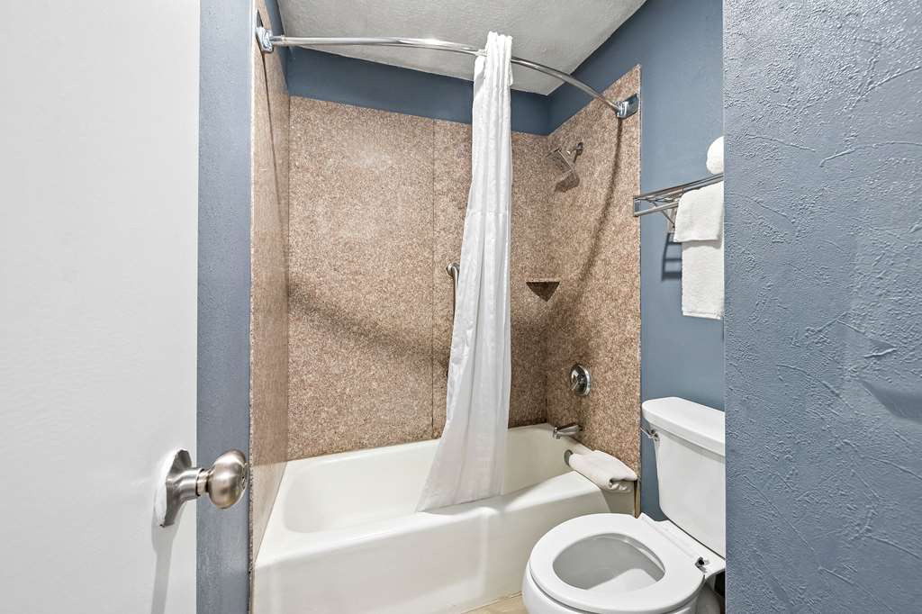 Quality Inn & Suites Fayetteville I 95 - photo 18
