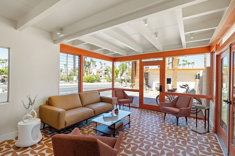 Mojave Resort Adults Only - photo 6