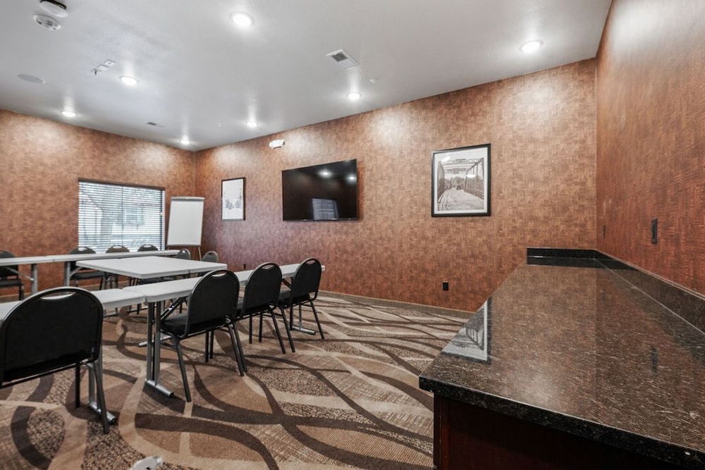 Cobblestone Hotel & Suites Mosinee - photo 99