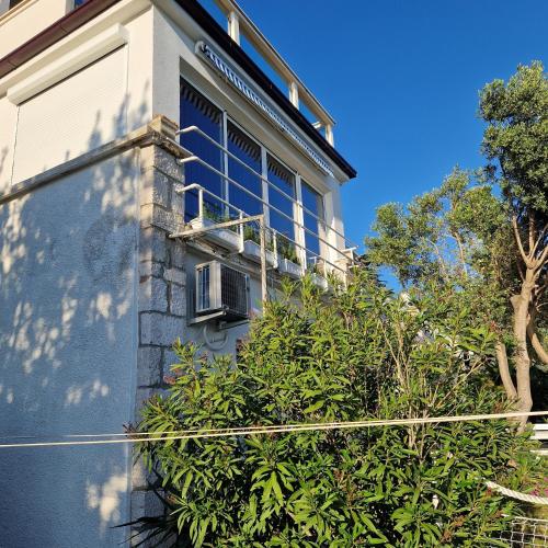 Apartments by the sea Novi Vinodolski 24414 — 4-Star Luxury Hotel in Novi Vinodolski, Croatia