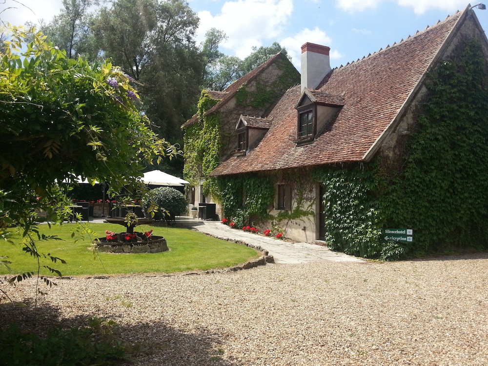Hôtel & Restaurant Le Moulin de Chaméron The Originals Relais in Bernay, France