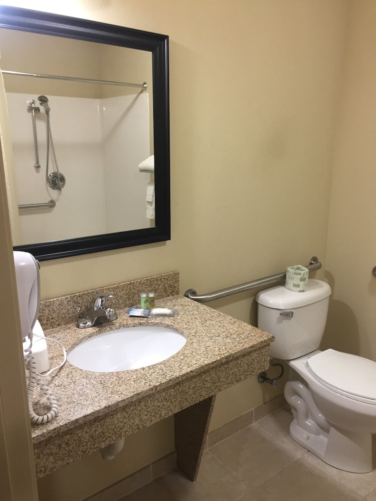 Cobblestone Inn & Suites Bloomfield - photo 28