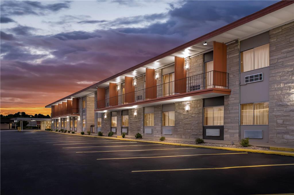Travelodge by Wyndham Bloomington - photo 7