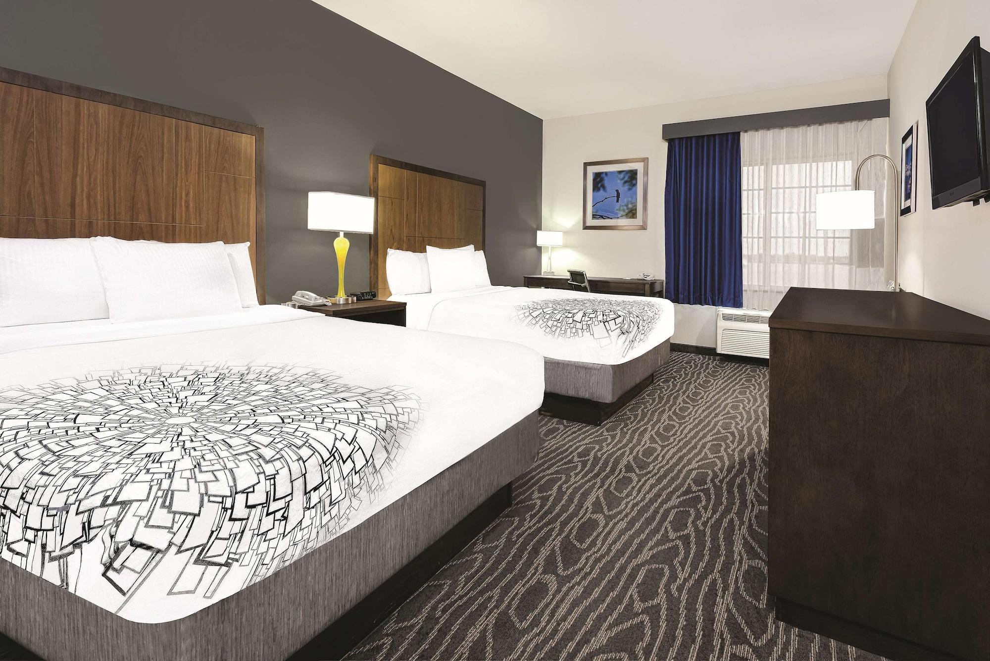La Quinta Inn & Suites by Wyndham Mercedes Outlet Mall - photo 26