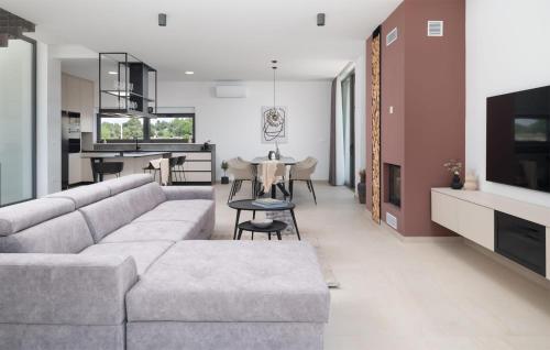 Gorgeous Home In Vrsi With Wifi — Vrsi — photo 4