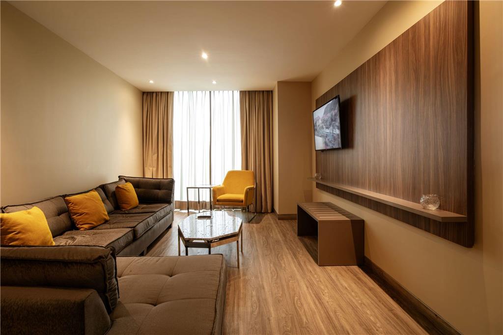 Master Suite livingroom