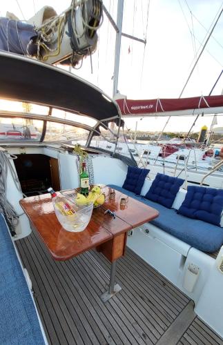 Yacht Oceanis Clipper - last minute hotel in Unknown City