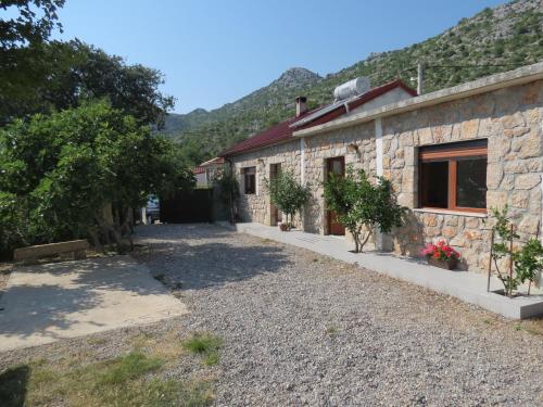 Holiday Home Milovci — 4-Star Luxury Hotel in Starigrad, Croatia